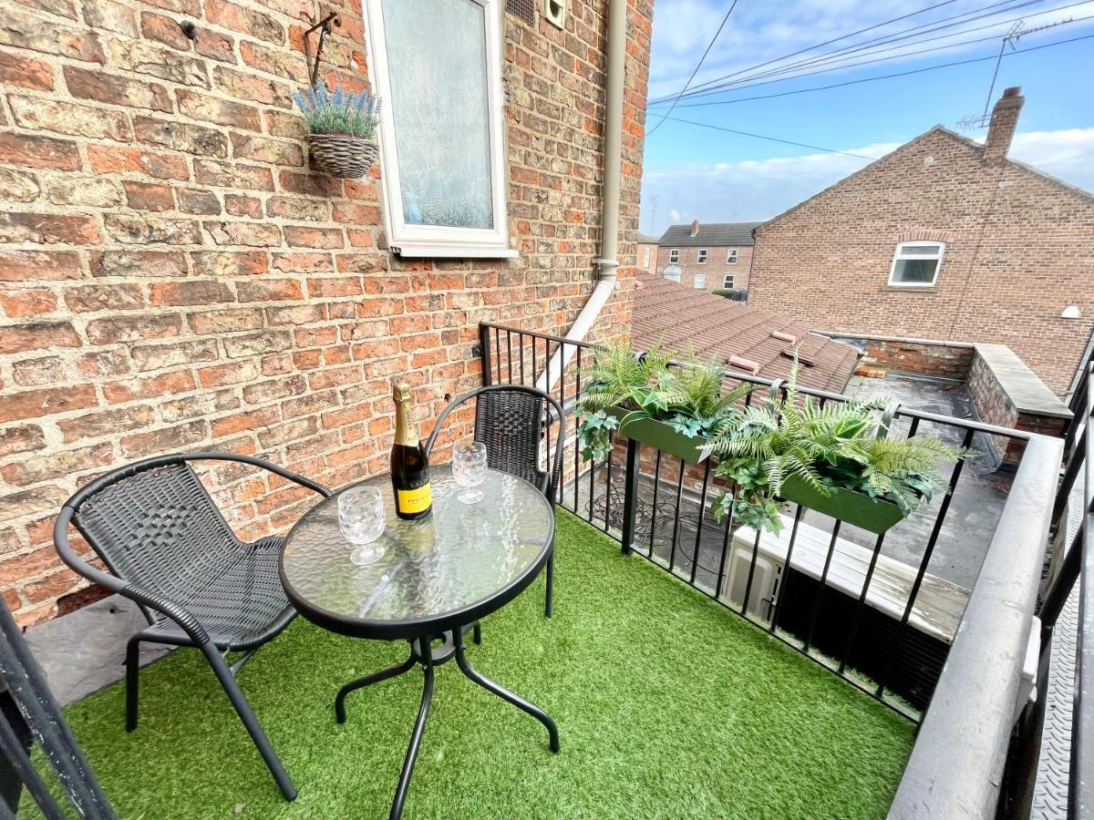 Russets Rest Apartamento York Exterior foto